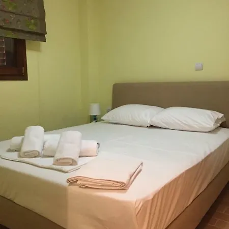 Seafront House With Garden Nyaraló *