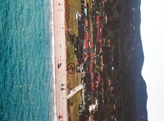 Feriehus Seafront House With Garden Ierissos