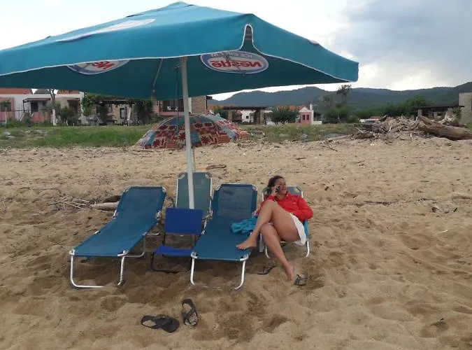 Seafront House With Garden Сasa de vacaciones *