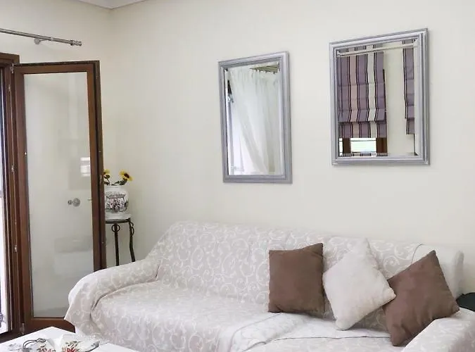 Сasa de vacaciones Seafront House With Garden