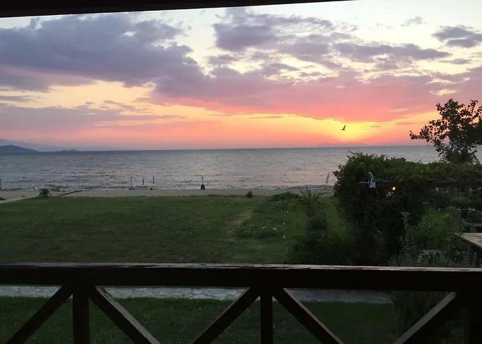 Seafront House With Garden Holiday home *