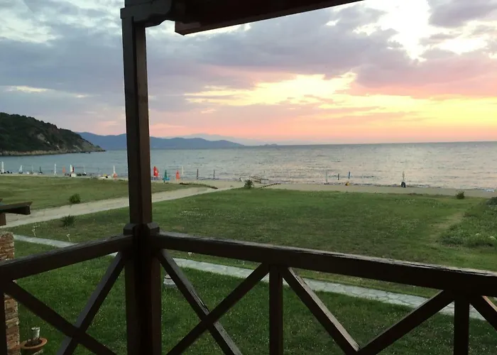 Seafront House With Garden Сasa de vacaciones *