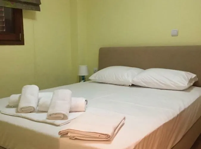 Seafront House With Garden Holiday home *