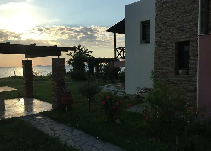 Seafront House With Garden Ierissos