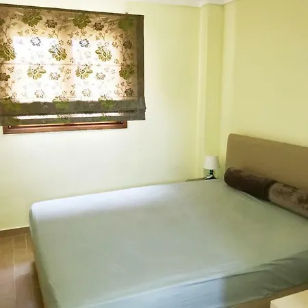 Дом отдыха Seafront House With Garden