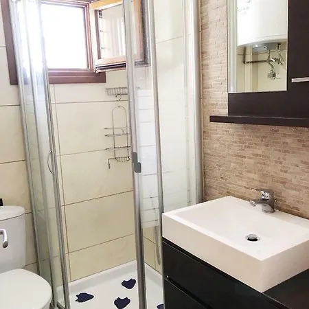 Дом отдыха Seafront House With Garden *