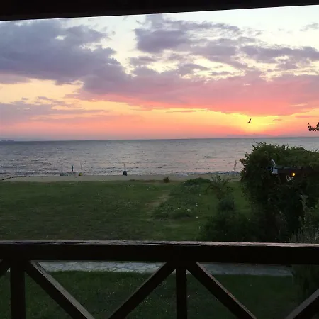 Seafront House With Garden Tatil Evi *
