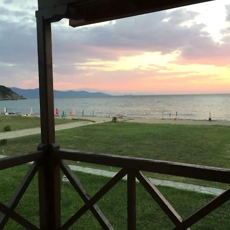 Seafront House With Garden Tatil Evi *