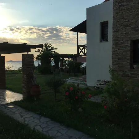 Seafront House With Garden Ierissos
